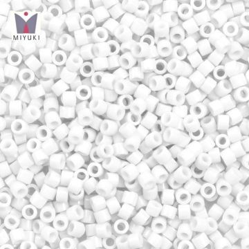 Miyuki Delica Perlen (11/0) Opaque Chalk White (2.8 Gramm)