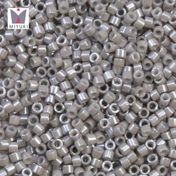 Miyuki Delica Perlen (11/0) Opaque Light Smoke Ceylon (2.8 Gramm)