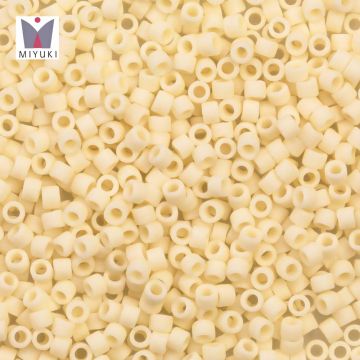 Miyuki Delica Perlen (11/0) Opaque Cream Matted (2.8 Gramm)